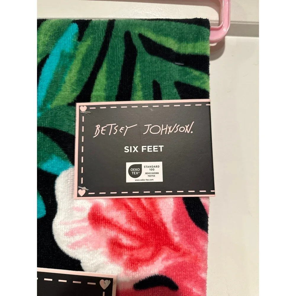 BETSEY JOHNSON BEACH TOWEL- Floral
